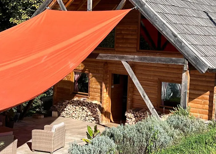 Wood Cabin Hillside Retreat
